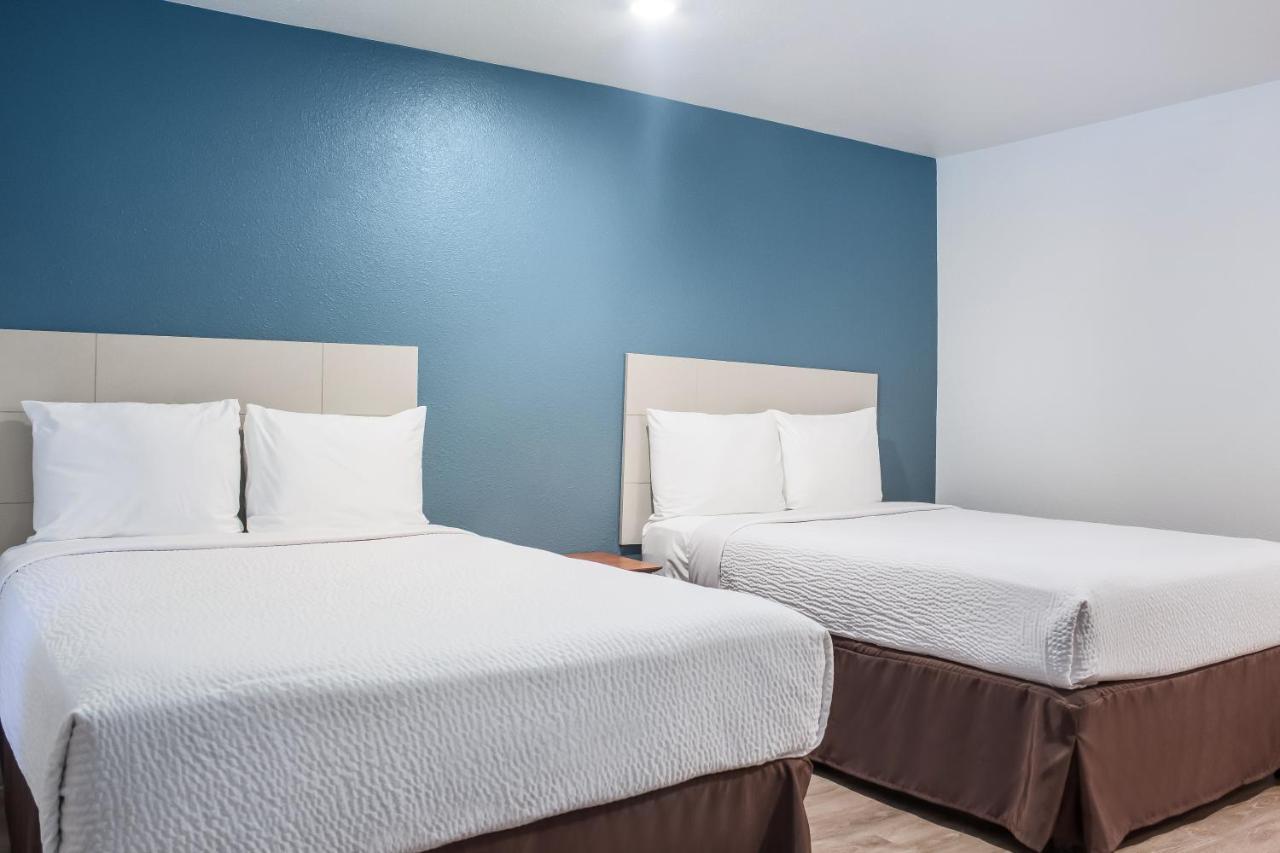 Woodspring Suites Conroe Exterior photo